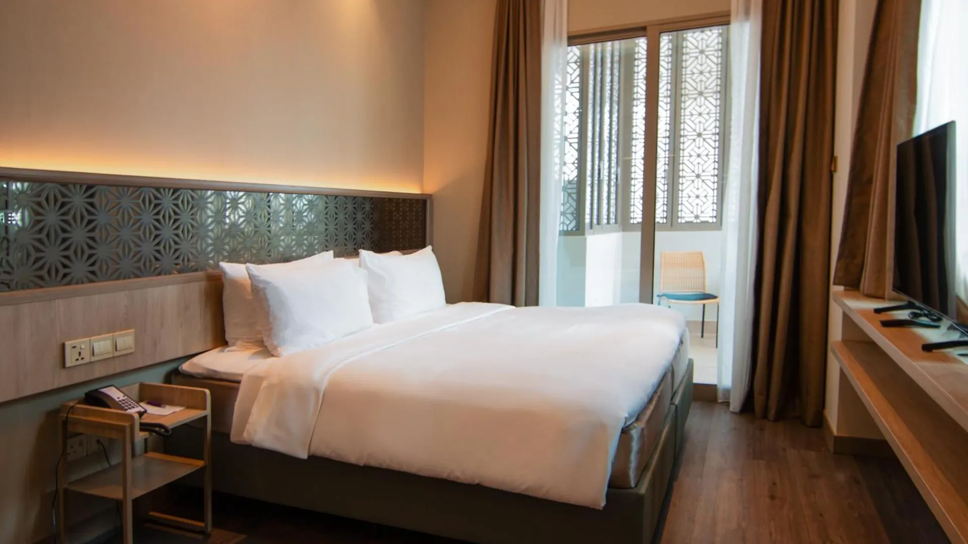 Aqueen Prestige Hotel Jalan Besar Singapore