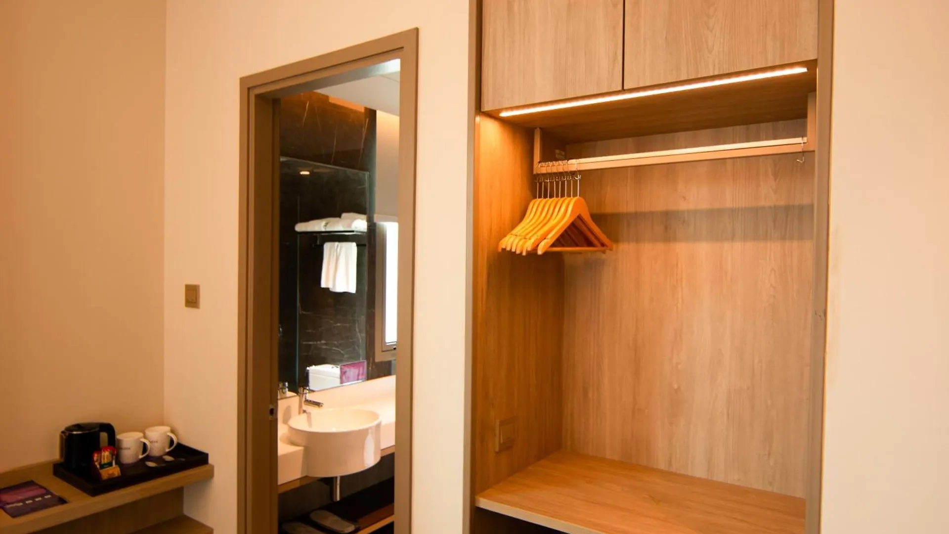 Aqueen Prestige Hotel Jalan Besar Singapore