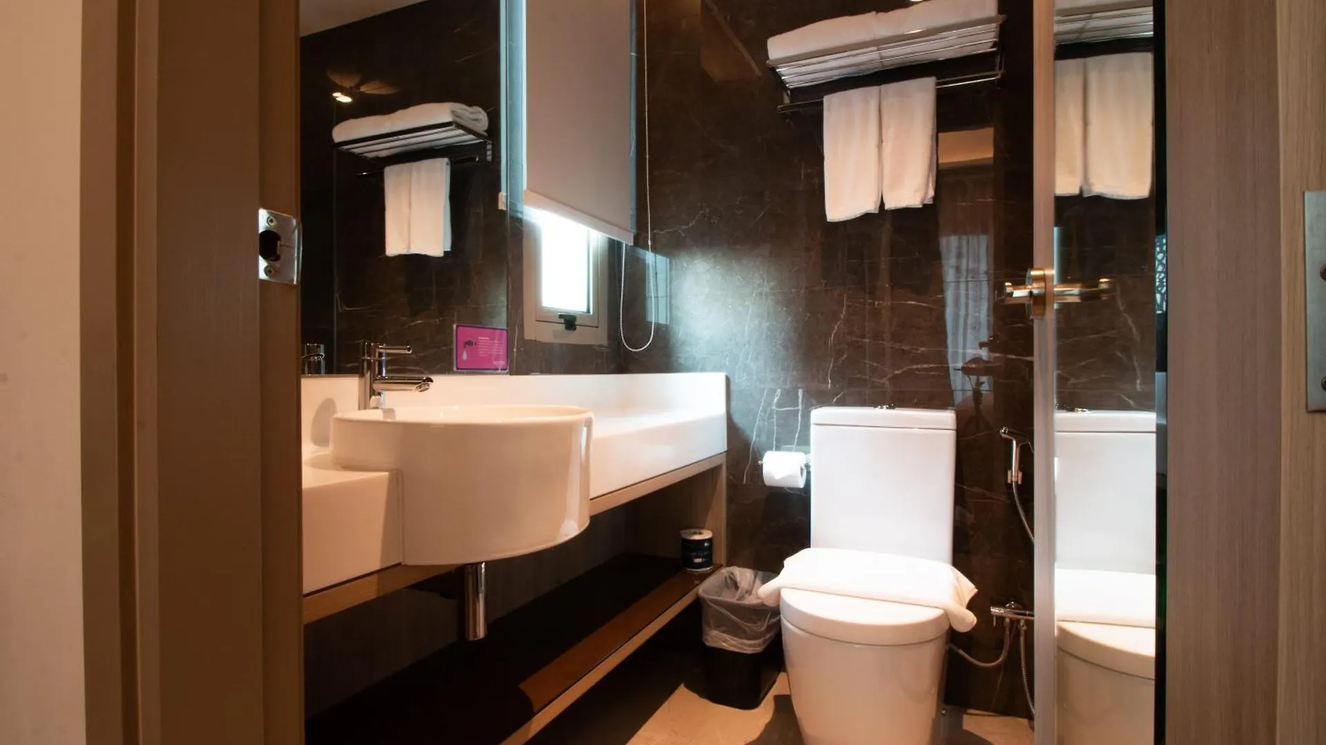 Aqueen Prestige Hotel Jalan Besar Singapore 4*,  Singapore