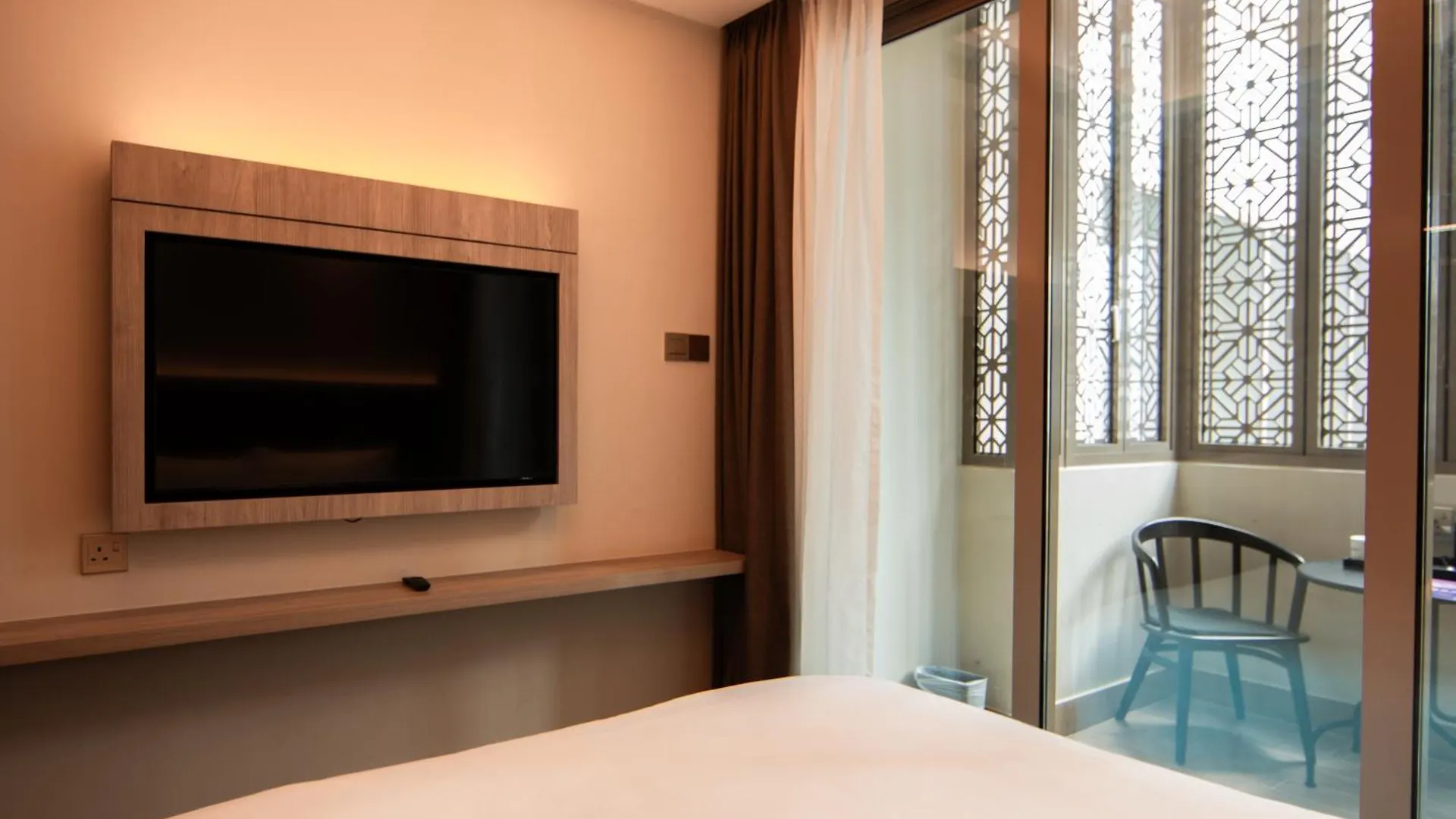 Aqueen Prestige Hotel Jalan Besar Singapore 4*,