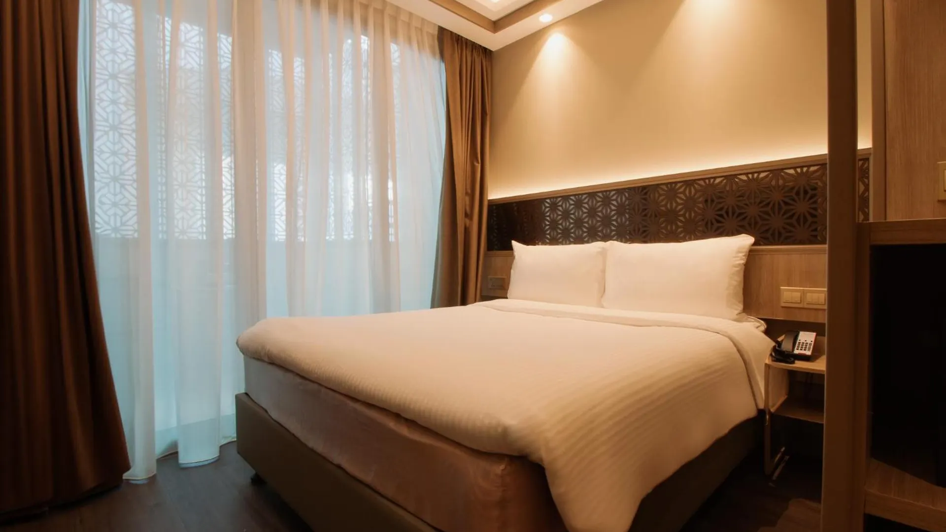 Aqueen Prestige Hotel Jalan Besar Singapore