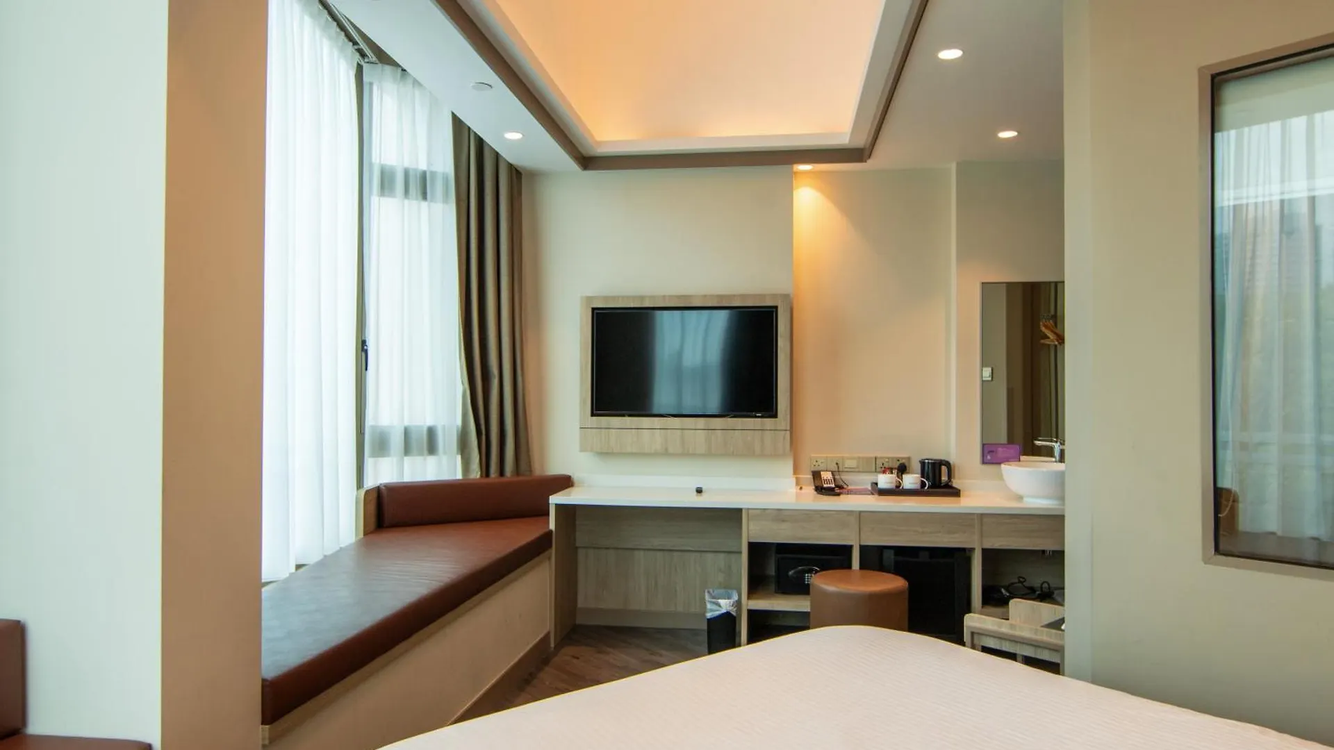 Aqueen Prestige Hotel Jalan Besar Singapore