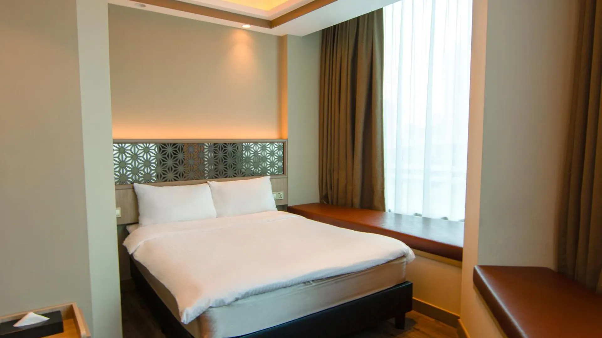 Aqueen Prestige Hotel Jalan Besar Singapore Singapore