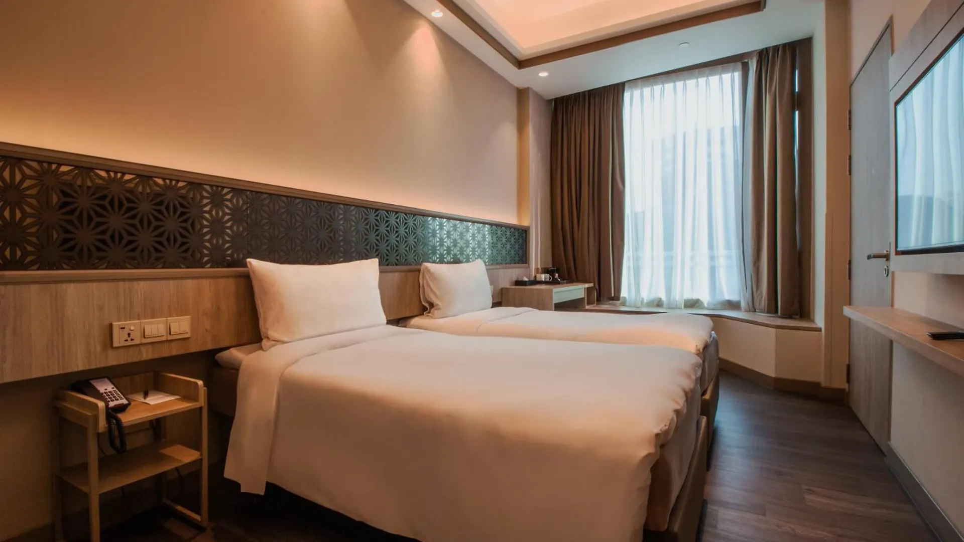 Aqueen Prestige Hotel Jalan Besar Singapore